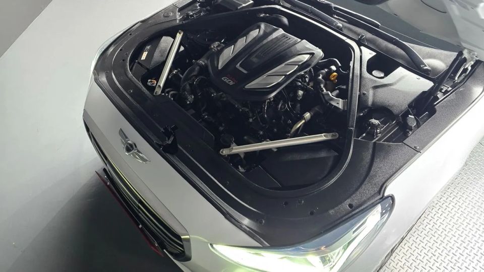 Genesis EQ900