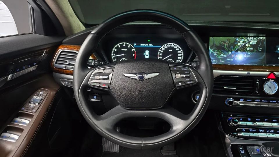 Genesis EQ900