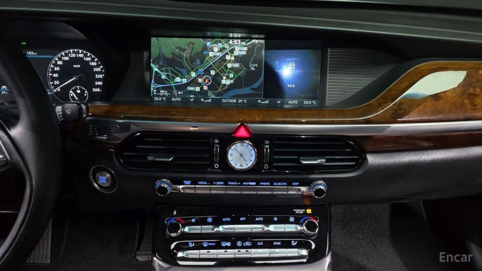 Genesis EQ900