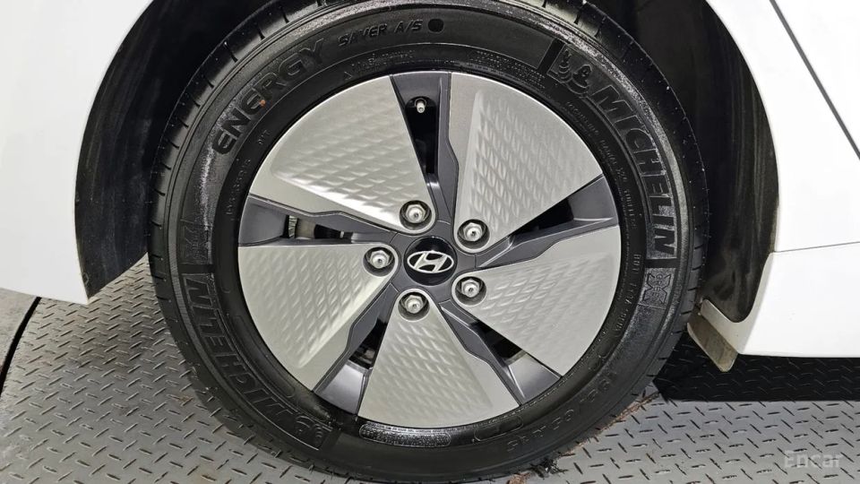 Hyundai Ioniq