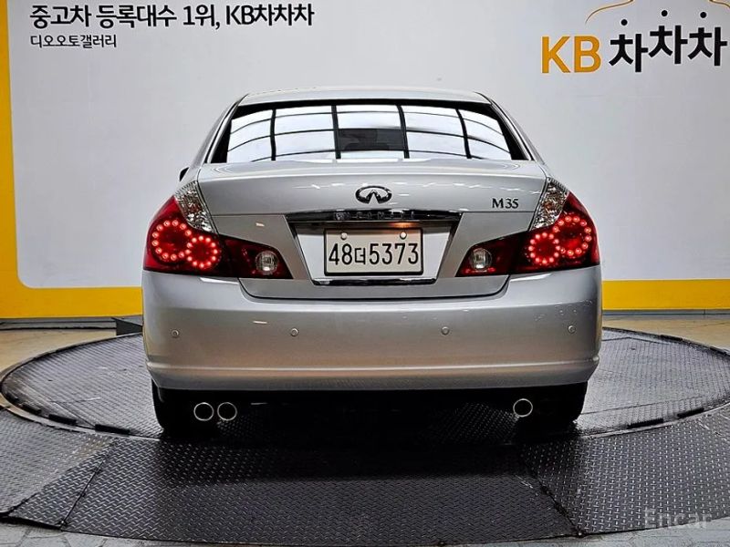 Infiniti M