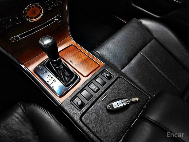 Infiniti M