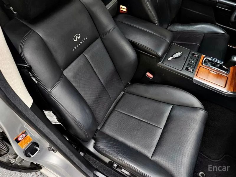Infiniti M
