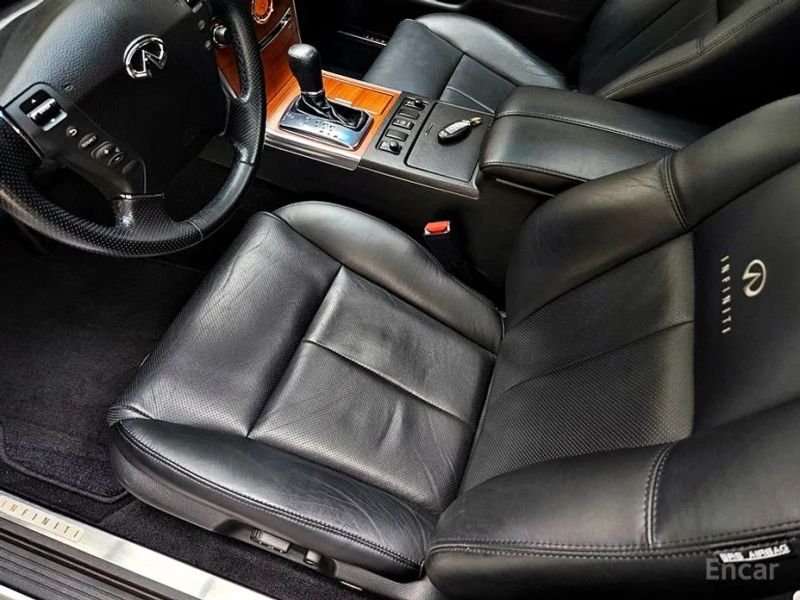 Infiniti M