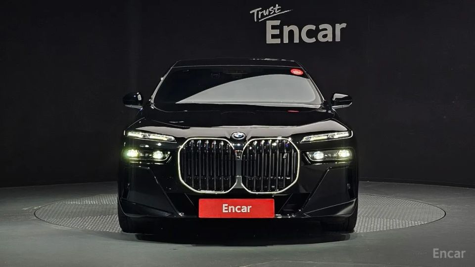 BMW i7