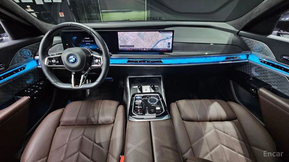 BMW i7