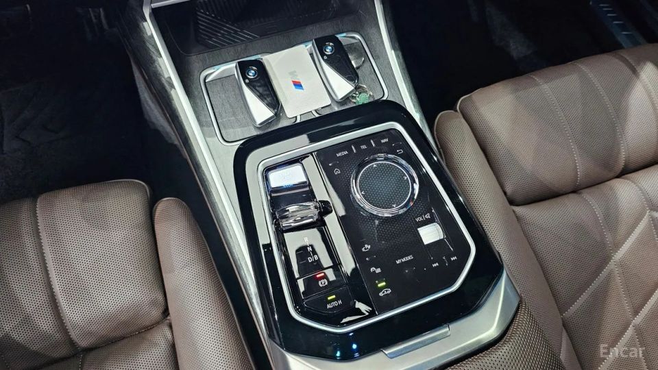 BMW i7