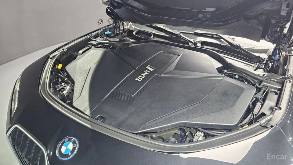 BMW i7