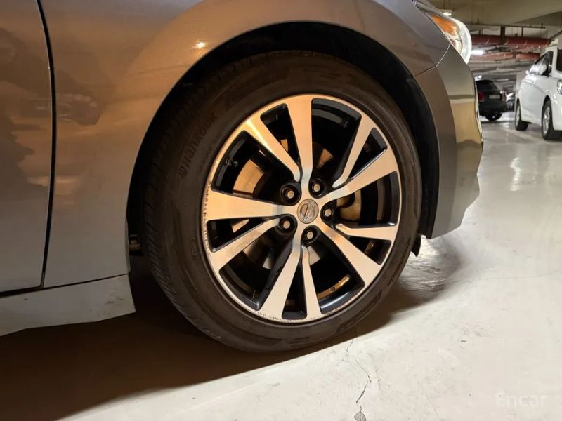 Nissan Maxima