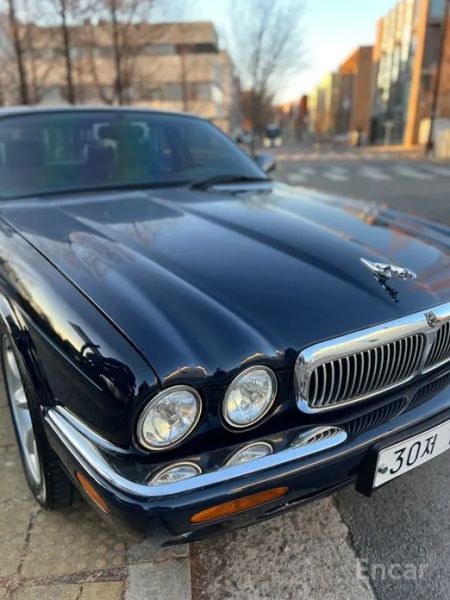 Jaguar XJ-8