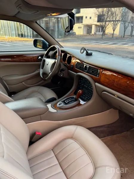 Jaguar XJ-8