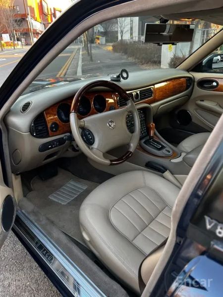 Jaguar XJ-8