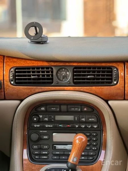 Jaguar XJ-8