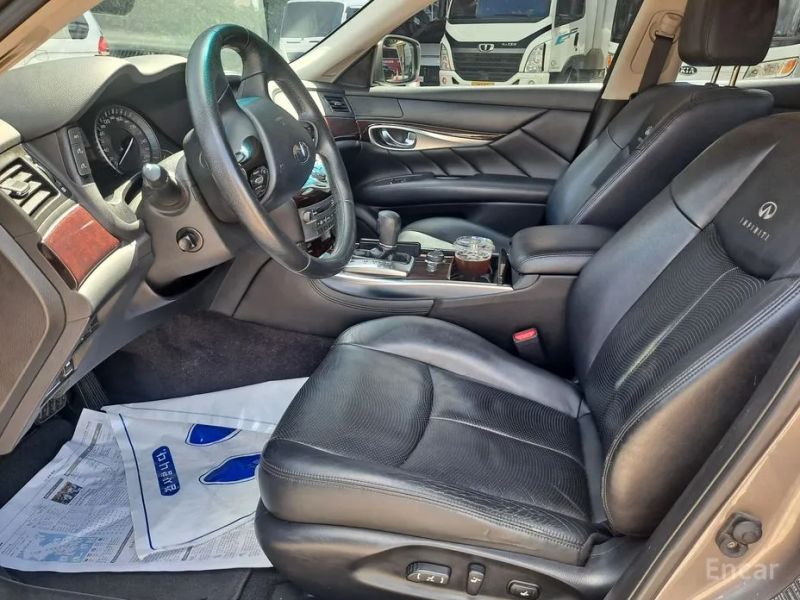 Infiniti M