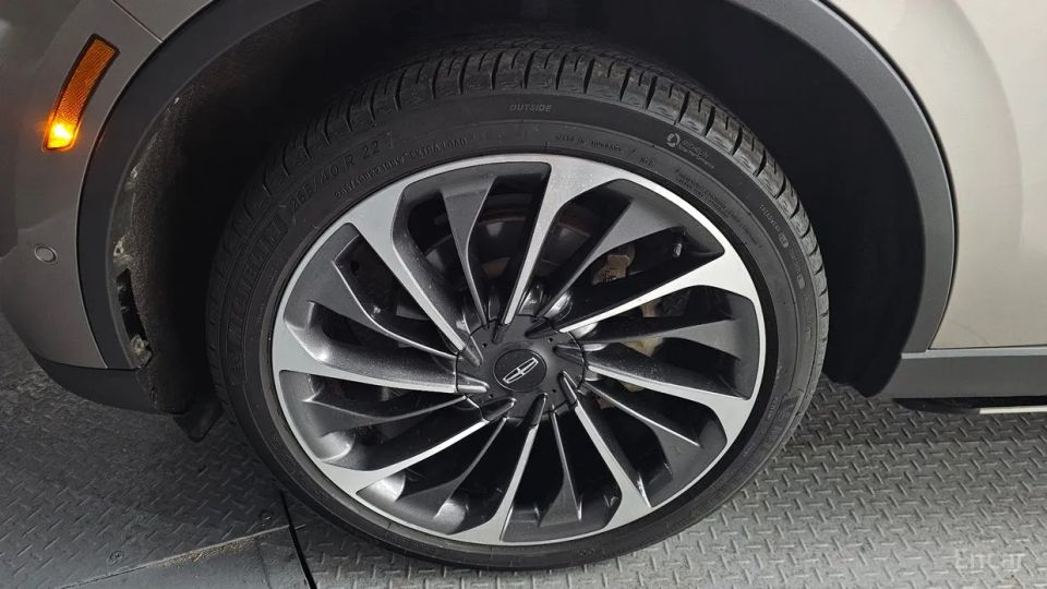 Lincoln Aviator