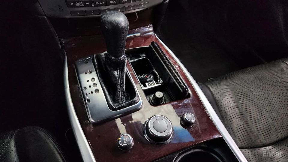 Infiniti M