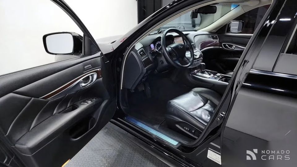 Infiniti M