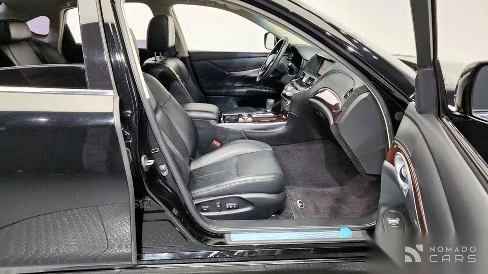 Infiniti M