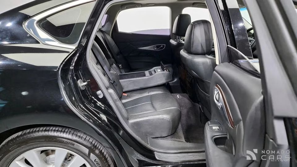 Infiniti M