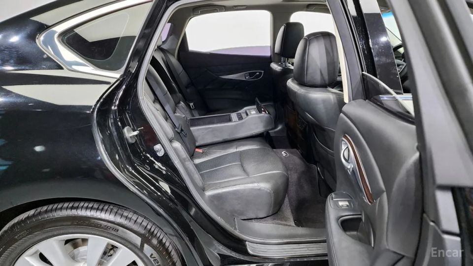 Infiniti M