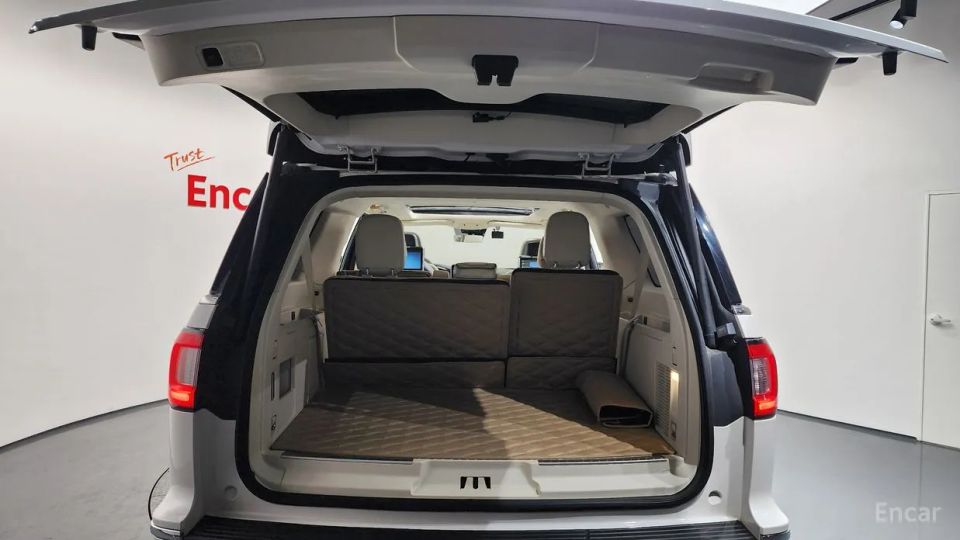 Lincoln Navigator