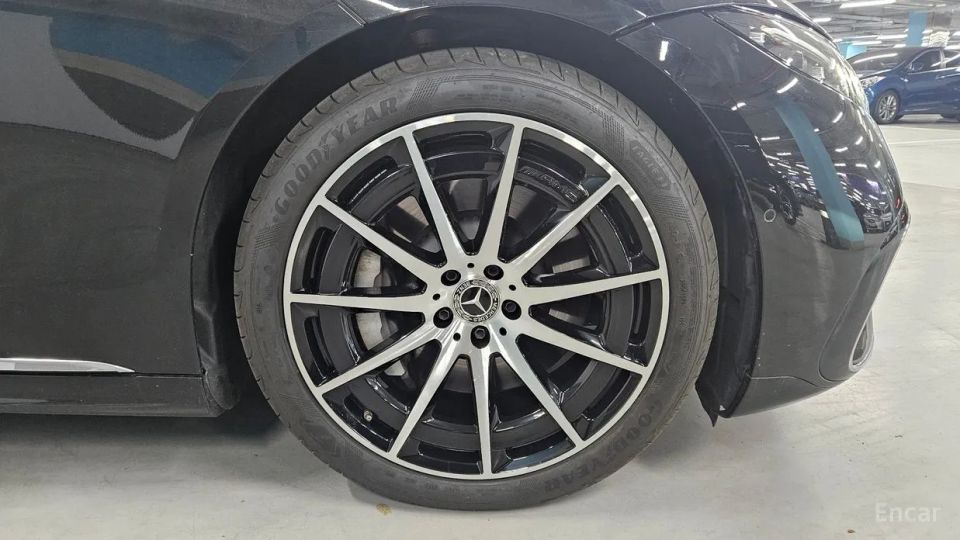 Mercedes-Benz EQS