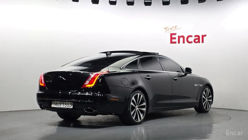 Jaguar XJ