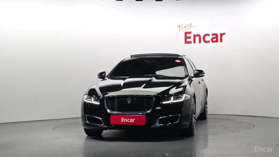 Jaguar XJ