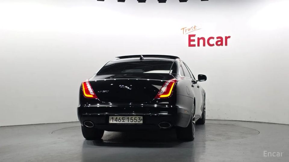 Jaguar XJ
