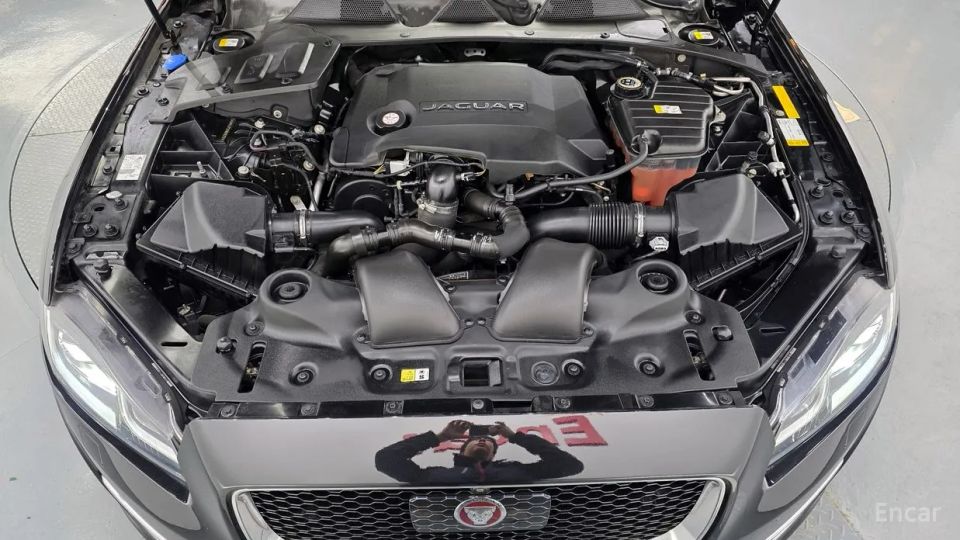 Jaguar XJ