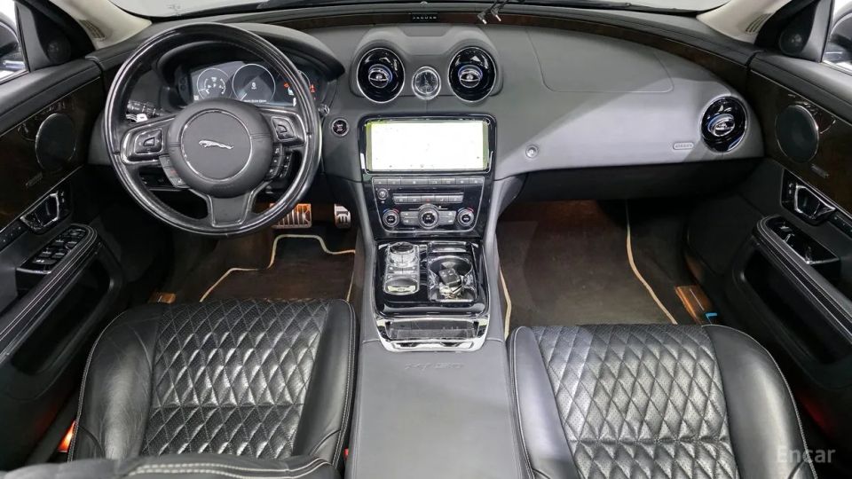 Jaguar XJ