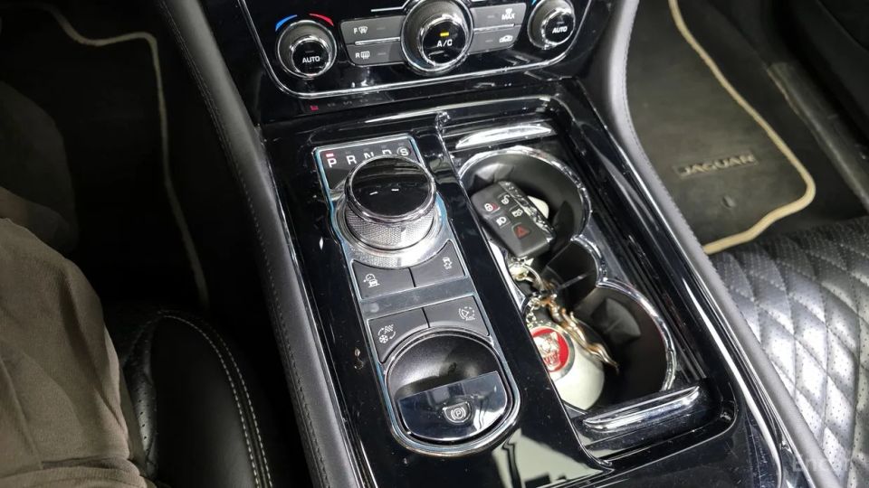 Jaguar XJ