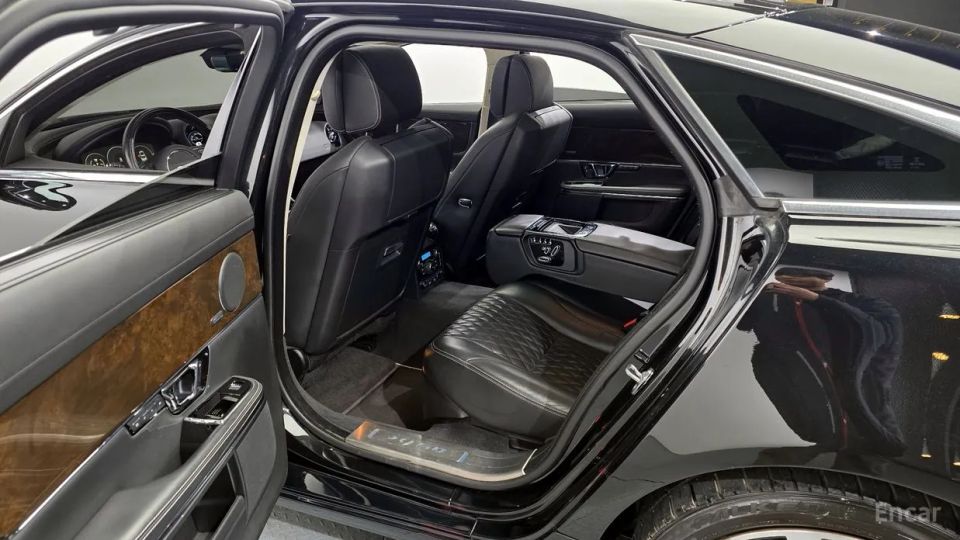 Jaguar XJ