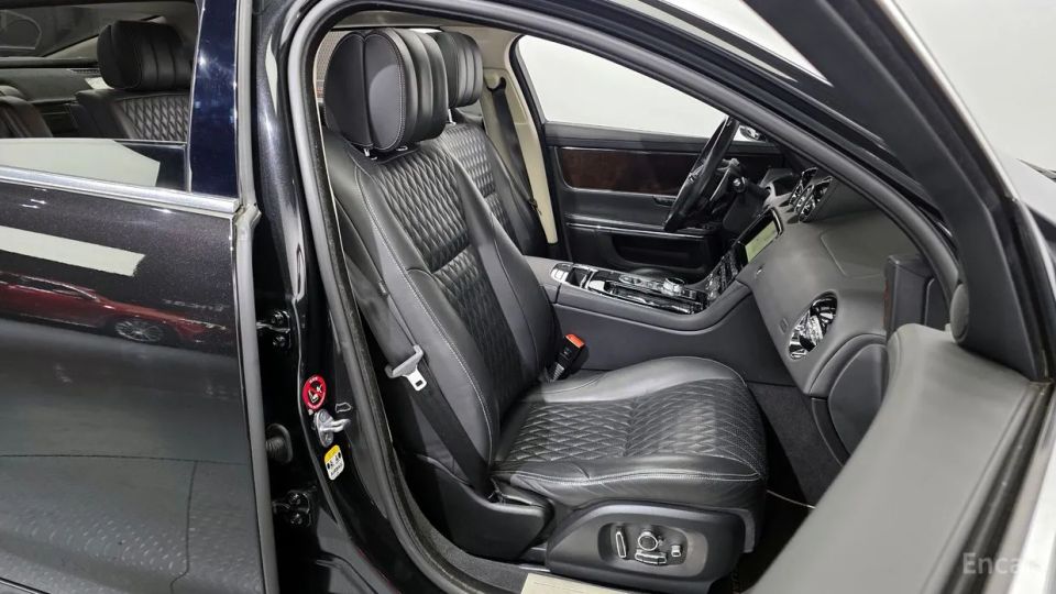 Jaguar XJ