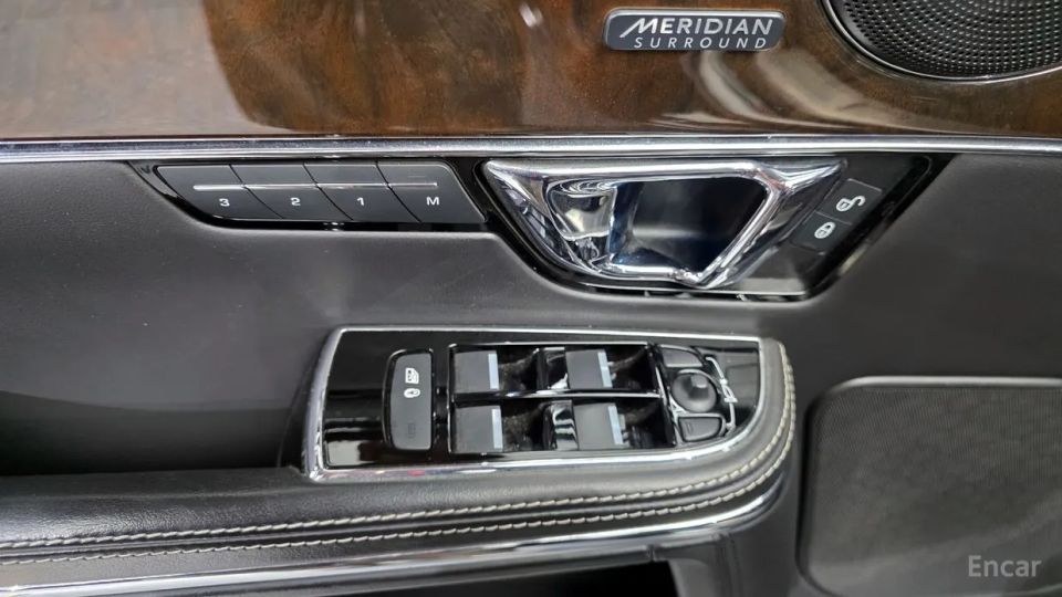 Jaguar XJ