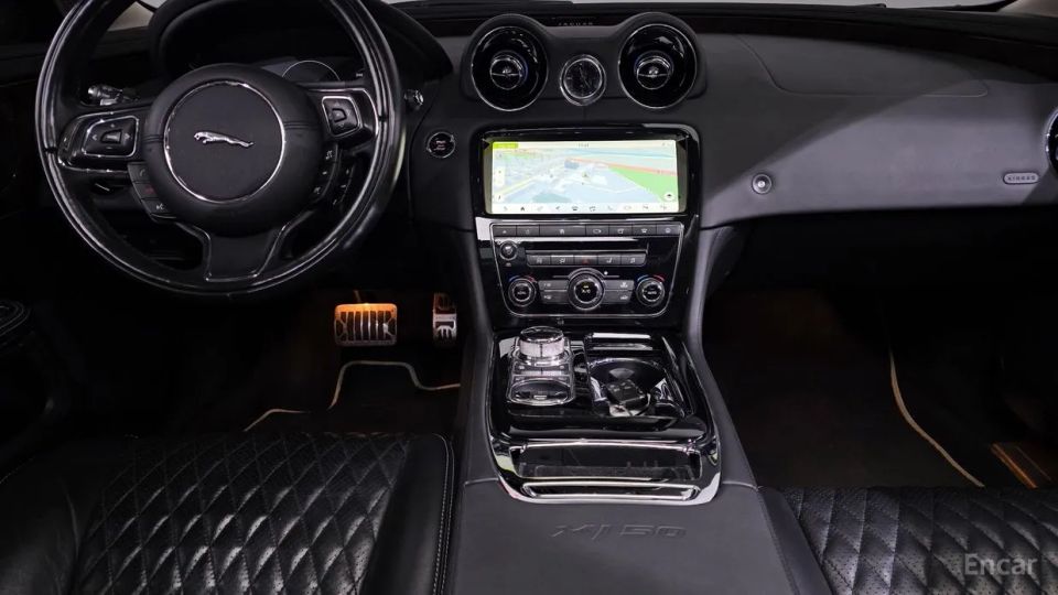 Jaguar XJ