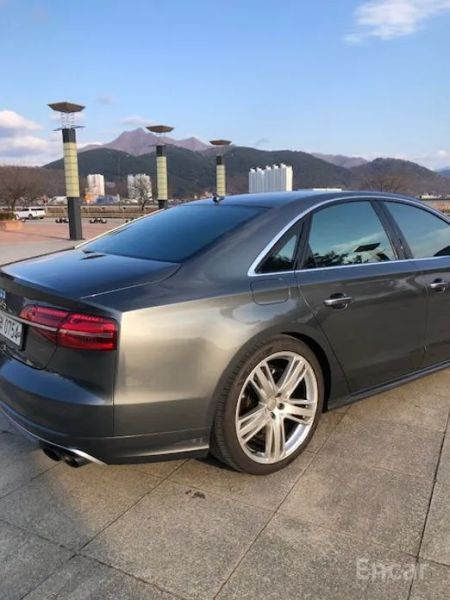 Audi S8