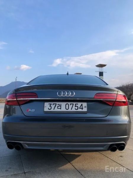 Audi S8