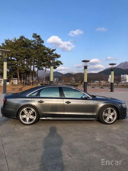 Audi S8