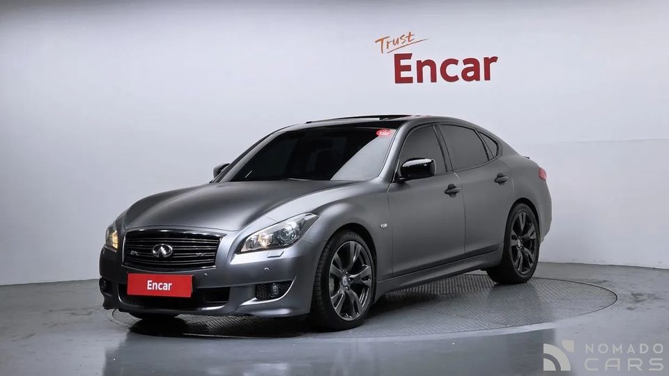 Infiniti M