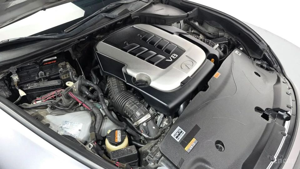 Infiniti M
