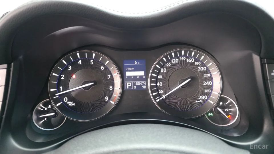 Infiniti M