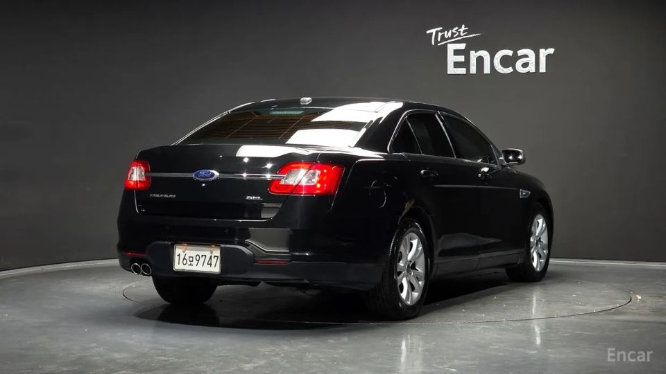 Ford Taurus