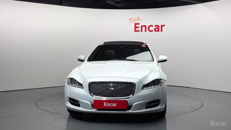 Jaguar XJ