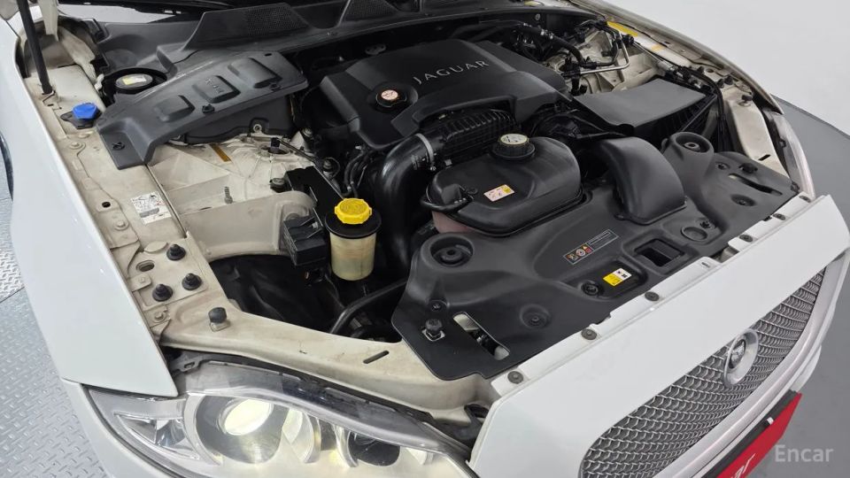 Jaguar XJ