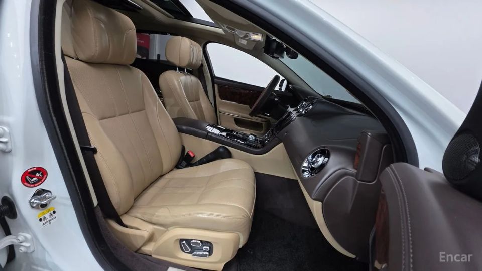 Jaguar XJ