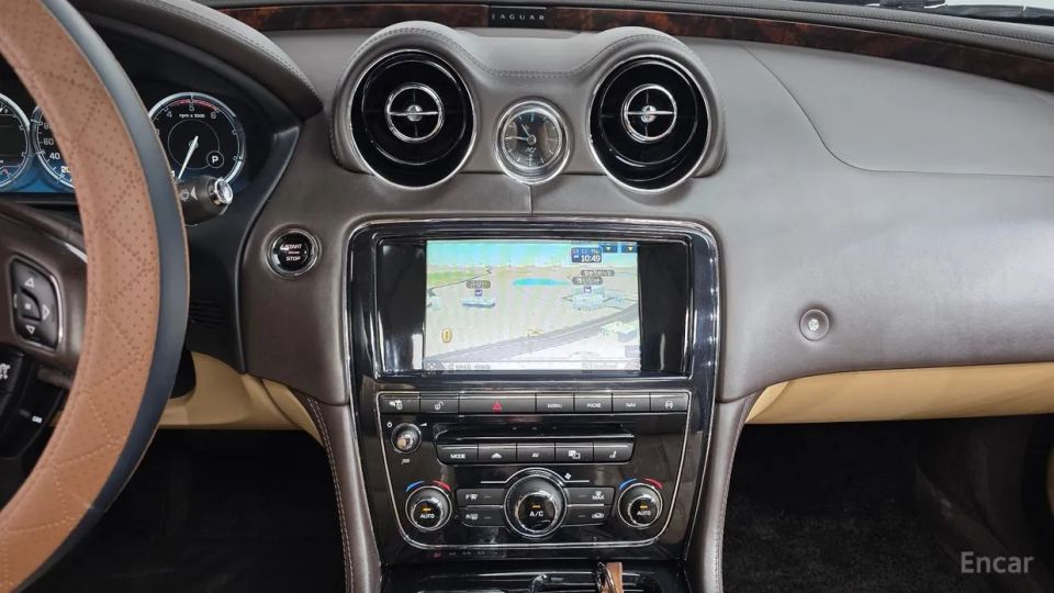 Jaguar XJ