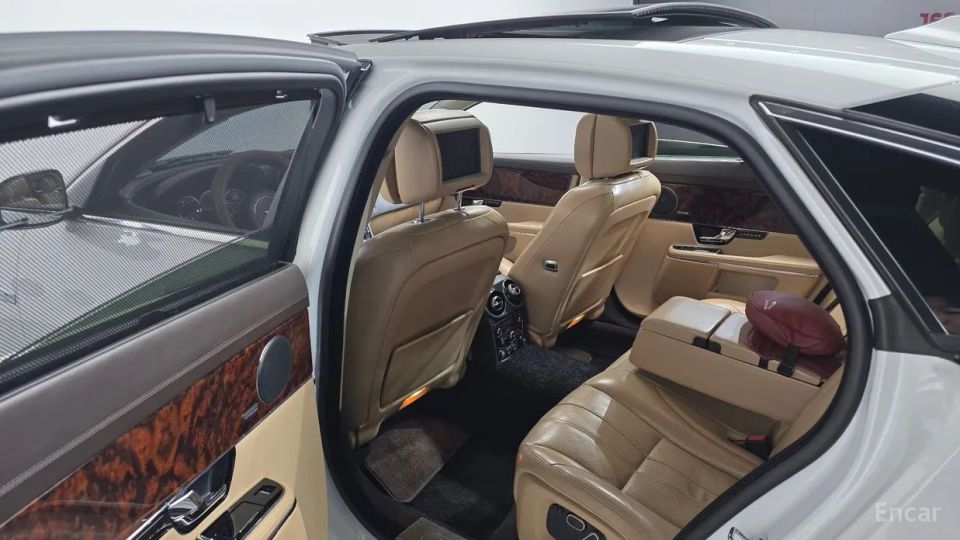 Jaguar XJ