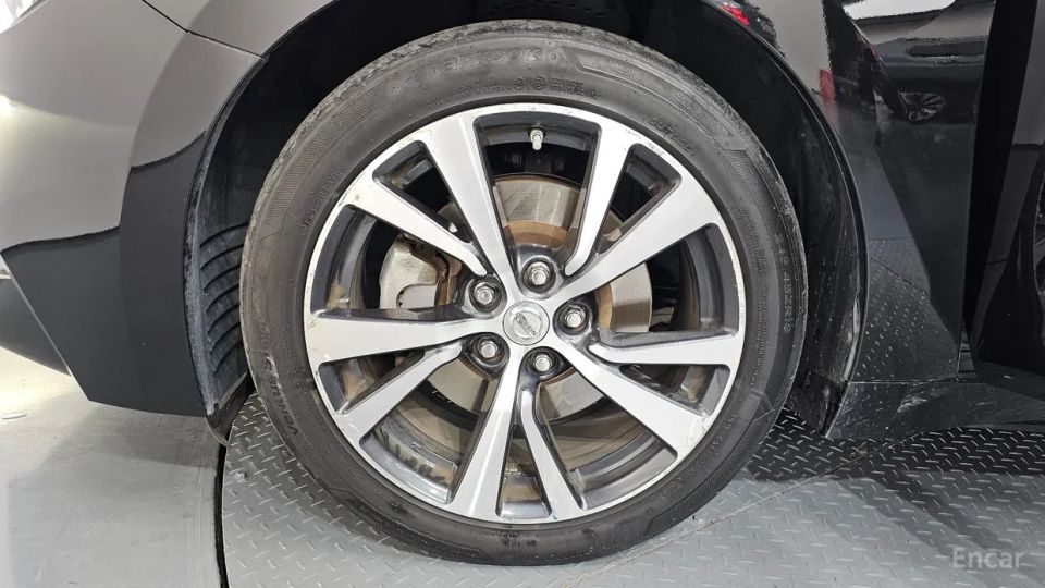 Nissan Maxima