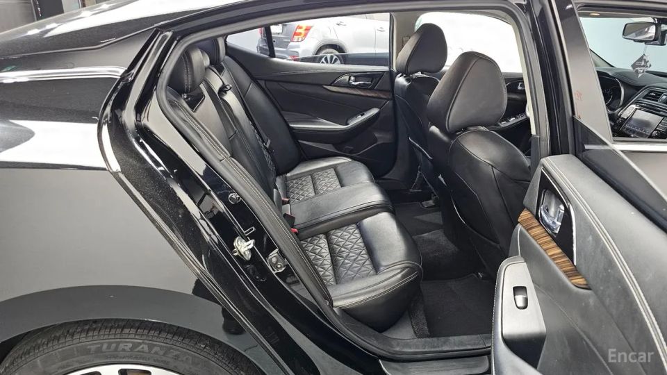 Nissan Maxima